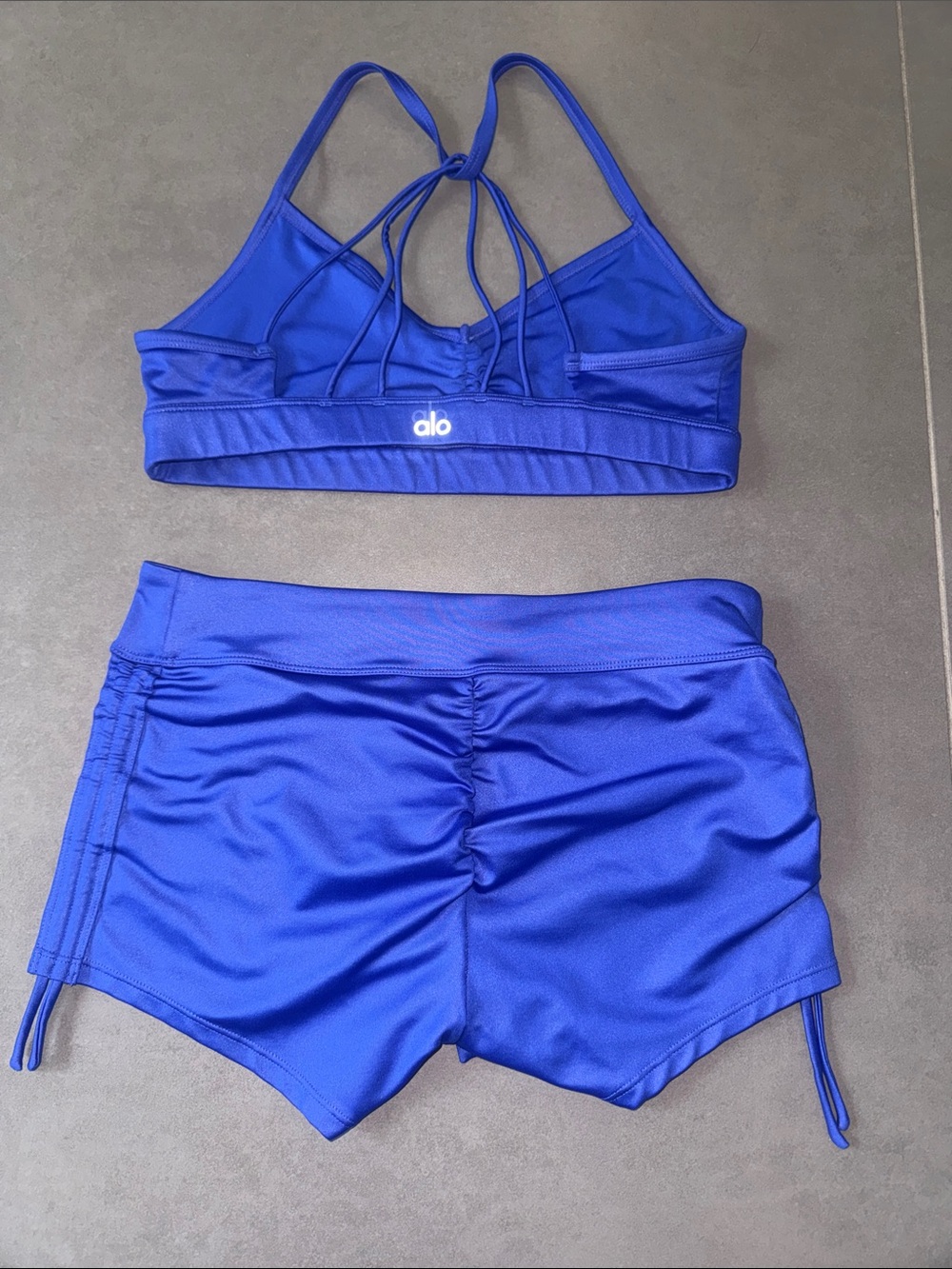 ALO Yoga Women’s Matching Bra (M) & Shorts (S) Set blue/purple - Picture 4 of 4